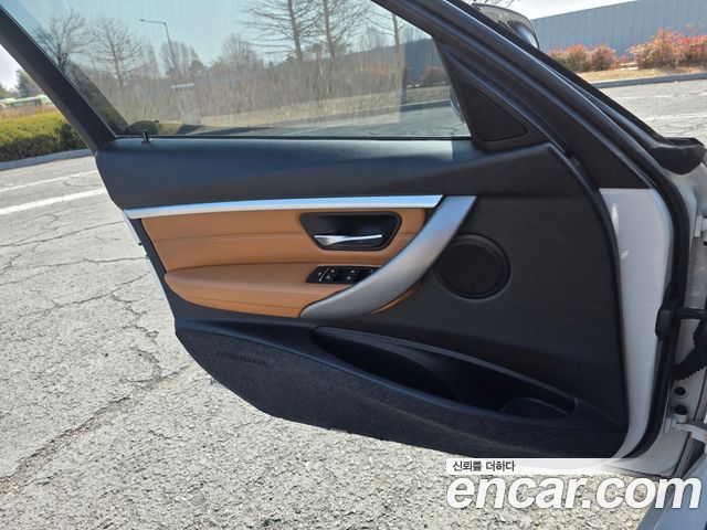 BMW 3Series (F30) 320i M Sport Shadow