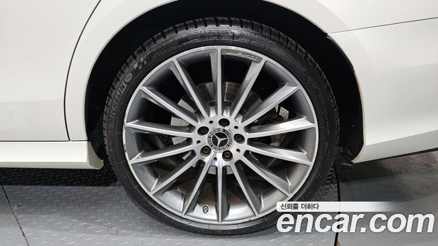 Mercedes-Benz E-Class E350 4MATIC AMG Line