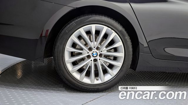 BMW 5-Series 530i xDrive Luxury Plus