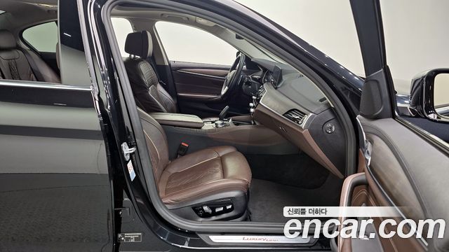 BMW 5-Series 530i xDrive Luxury Plus