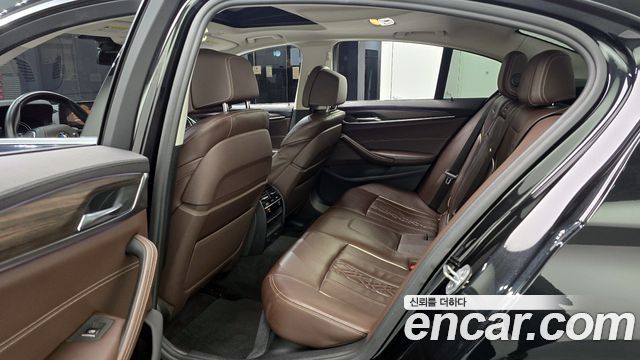 BMW 5-Series 530i xDrive Luxury Plus