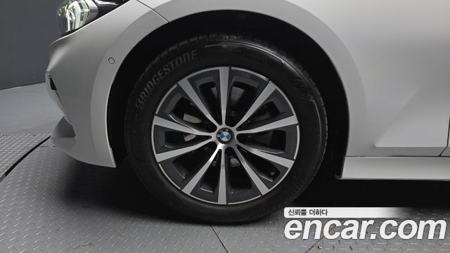 BMW 3-Series 320i Touring