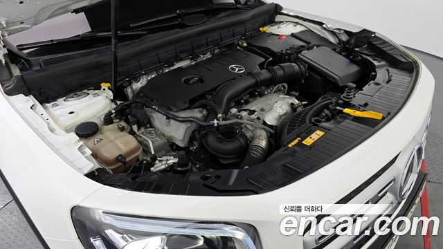 Mercedes-Benz GLB-Class GLB220