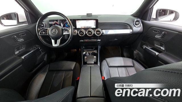 Mercedes-Benz GLB-Class GLB220