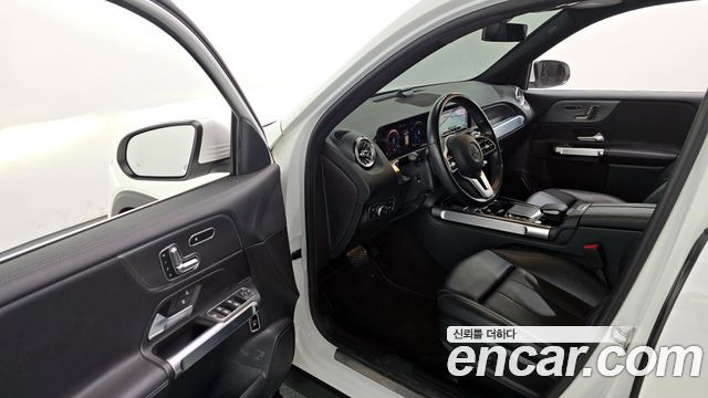Mercedes-Benz GLB-Class GLB220