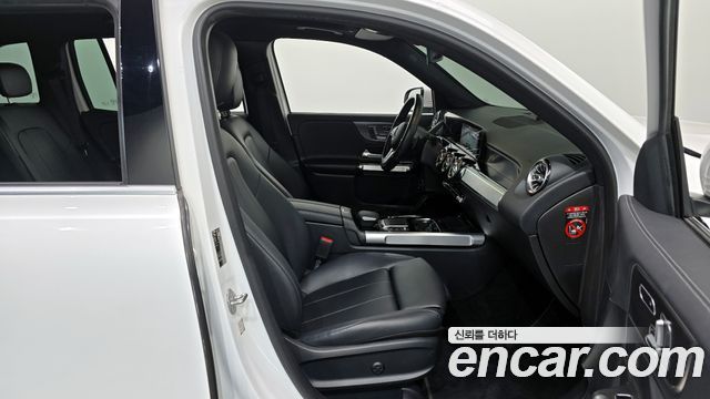 Mercedes-Benz GLB-Class GLB220
