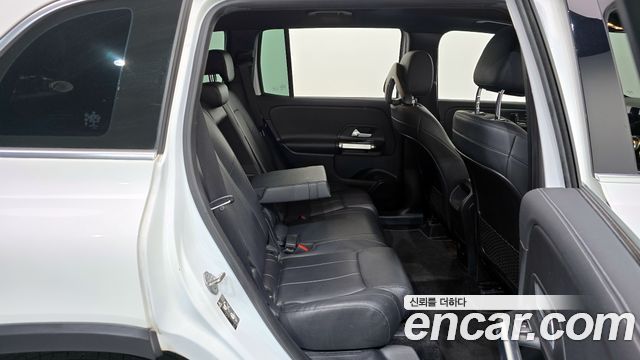 Mercedes-Benz GLB-Class GLB220