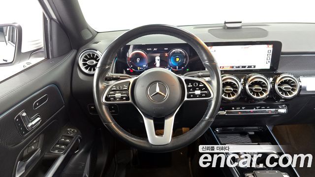 Mercedes-Benz GLB-Class GLB220