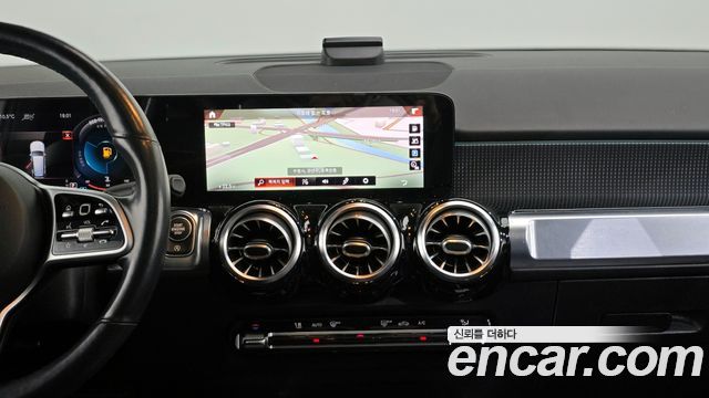 Mercedes-Benz GLB-Class GLB220