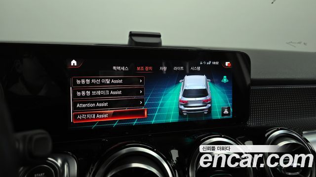 Mercedes-Benz GLB-Class GLB220