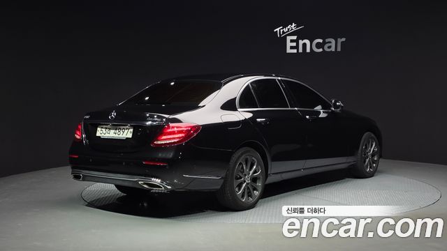 Mercedes-Benz E-Class E300 4MATIC Exclusive