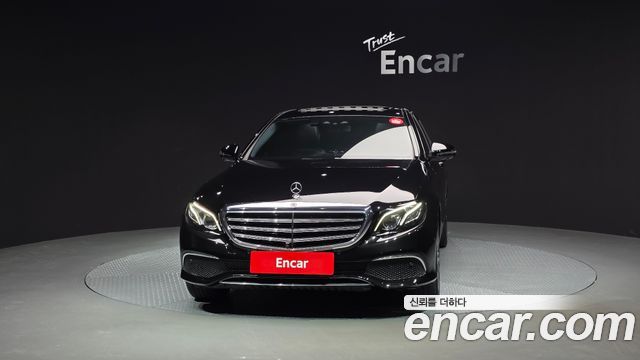 Mercedes-Benz E-Class E300 4MATIC Exclusive
