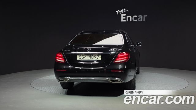 Mercedes-Benz E-Class E300 4MATIC Exclusive
