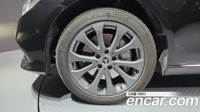 Mercedes-Benz E-Class E300 4MATIC Exclusive