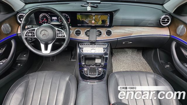 Mercedes-Benz E-Class E300 4MATIC Exclusive