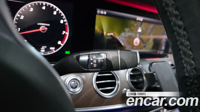 Mercedes-Benz E-Class E300 4MATIC Exclusive