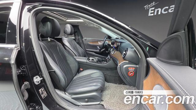 Mercedes-Benz E-Class E300 4MATIC Exclusive