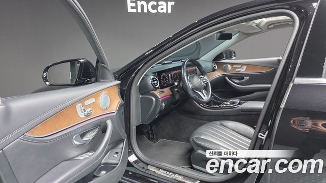 Mercedes-Benz E-Class E300 4MATIC Exclusive