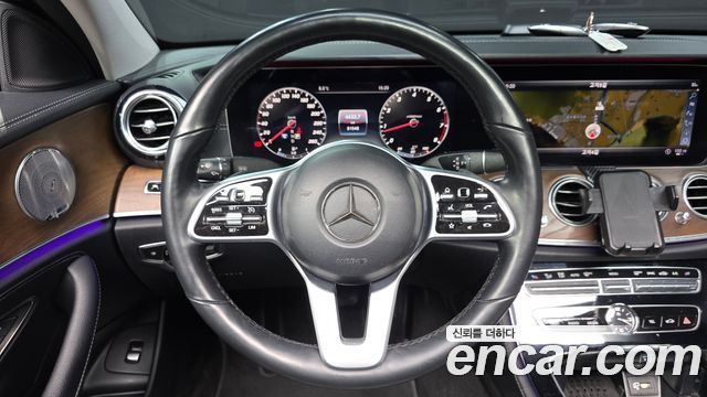 Mercedes-Benz E-Class E300 4MATIC Exclusive