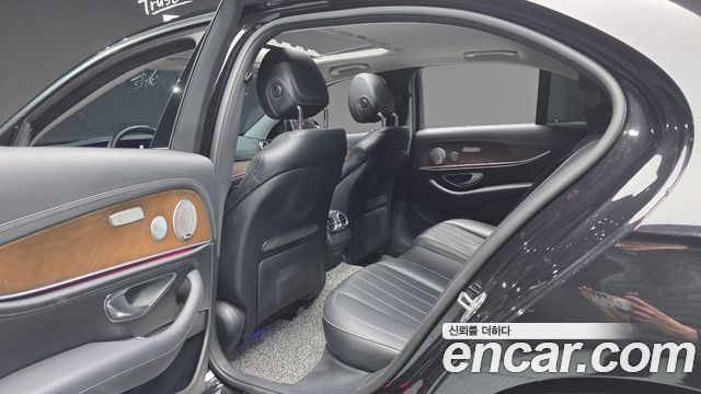 Mercedes-Benz E-Class E300 4MATIC Exclusive