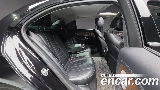 Mercedes-Benz E-Class E300 4MATIC Exclusive