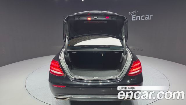 Mercedes-Benz E-Class E300 4MATIC Exclusive