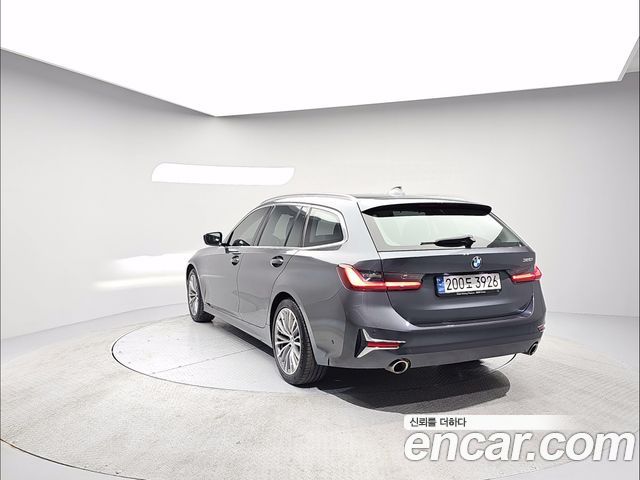 BMW 3-Series 320i Touring Luxury