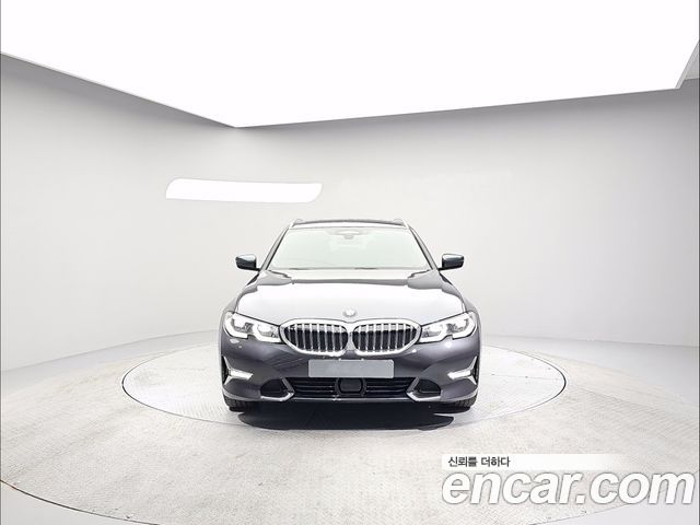 BMW 3-Series 320i Touring Luxury