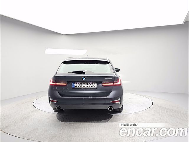 BMW 3-Series 320i Touring Luxury