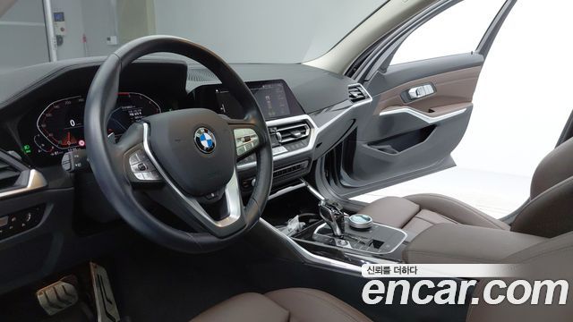 BMW 3-Series 320i Touring Luxury