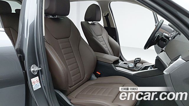 BMW 3-Series 320i Touring Luxury