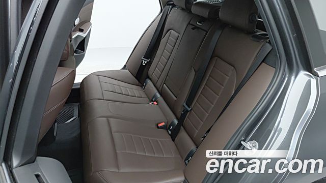 BMW 3-Series 320i Touring Luxury