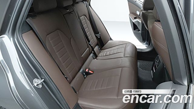 BMW 3-Series 320i Touring Luxury