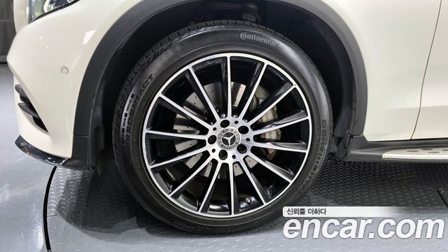 Mercedes-Benz GLC-Class GLC300 4MATIC AMG Line Coupe
