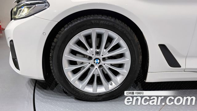 BMW 5-Series 520i Luxury