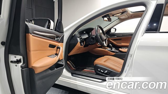 BMW 5-Series 520i Luxury