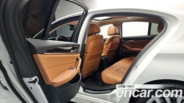 BMW 5-Series 520i Luxury