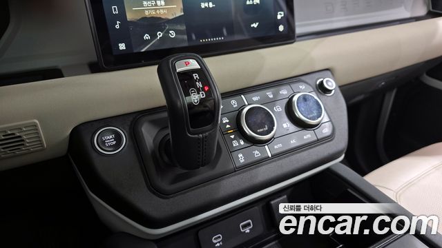 Land Rover Defender 110 D250 SE