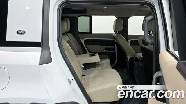 Land Rover Defender 110 D250 SE