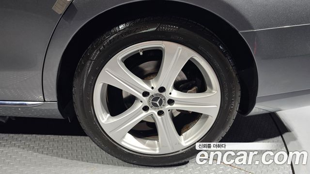 Mercedes-Benz E-Class E200 Avantgarde