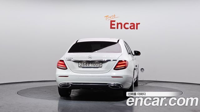 Mercedes-Benz E-Class E220d Avantgarde