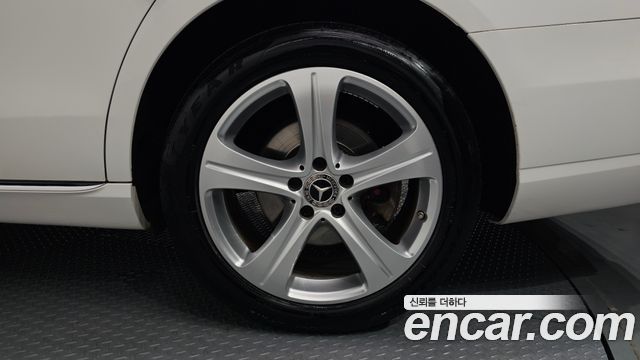 Mercedes-Benz E-Class E220d Avantgarde
