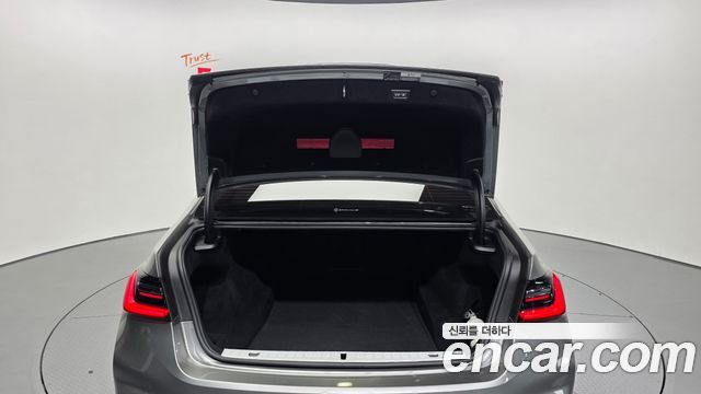 BMW 7-Series 730d xDrive M Sport