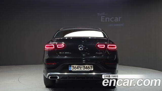 Mercedes-Benz GLC-Class GLC300e 4MATIC Coupe