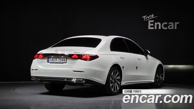 Mercedes-Benz E-Class E300 4MATIC Exclusive