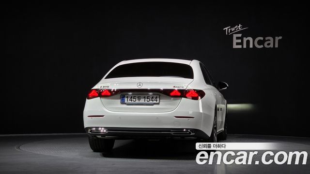 Mercedes-Benz E-Class E300 4MATIC Exclusive