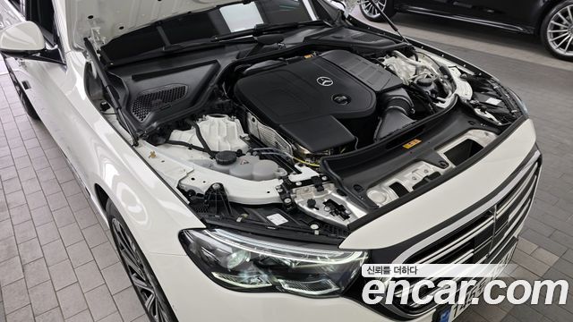 Mercedes-Benz E-Class E300 4MATIC Exclusive