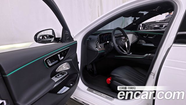 Mercedes-Benz E-Class E300 4MATIC Exclusive