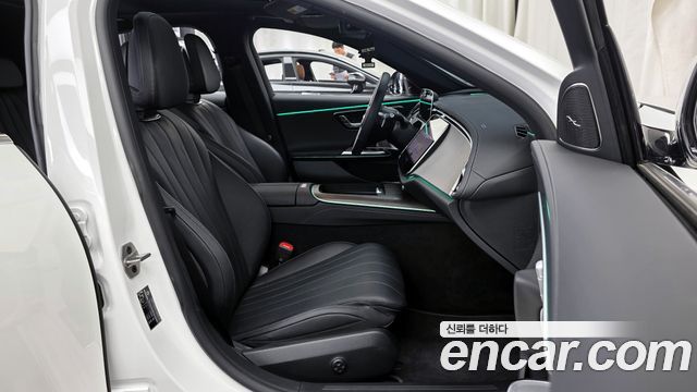 Mercedes-Benz E-Class E300 4MATIC Exclusive