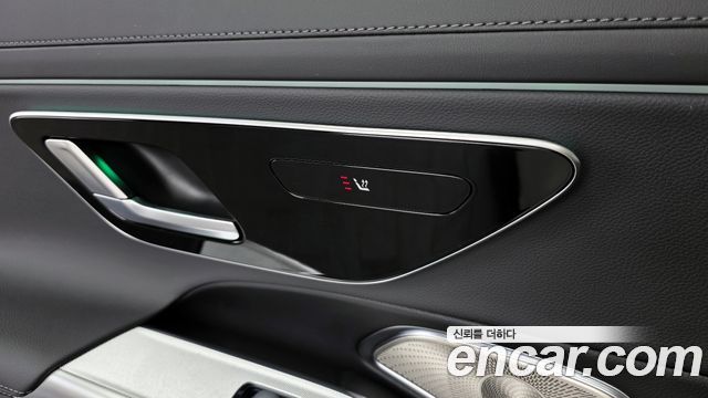 Mercedes-Benz E-Class E300 4MATIC Exclusive